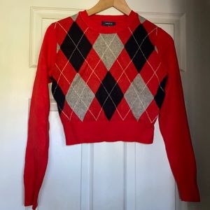 Beautiful red sweater!! 🎄